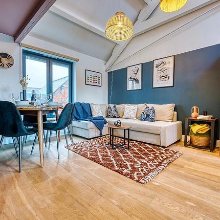 Ashcroft Loft By Timeless Stays - Stunning 3 Bedroom, 2 Bathrooms, Charming Central Apartment Featuring A Balcony Cirencester Exterior foto