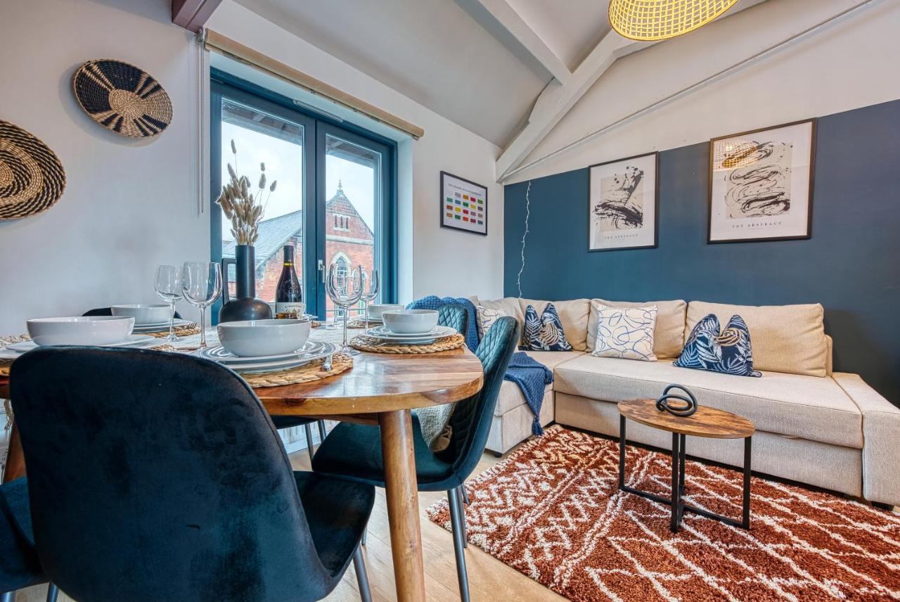 Ashcroft Loft By Timeless Stays - Stunning 3 Bedroom, 2 Bathrooms, Charming Central Apartment Featuring A Balcony Cirencester Exterior foto