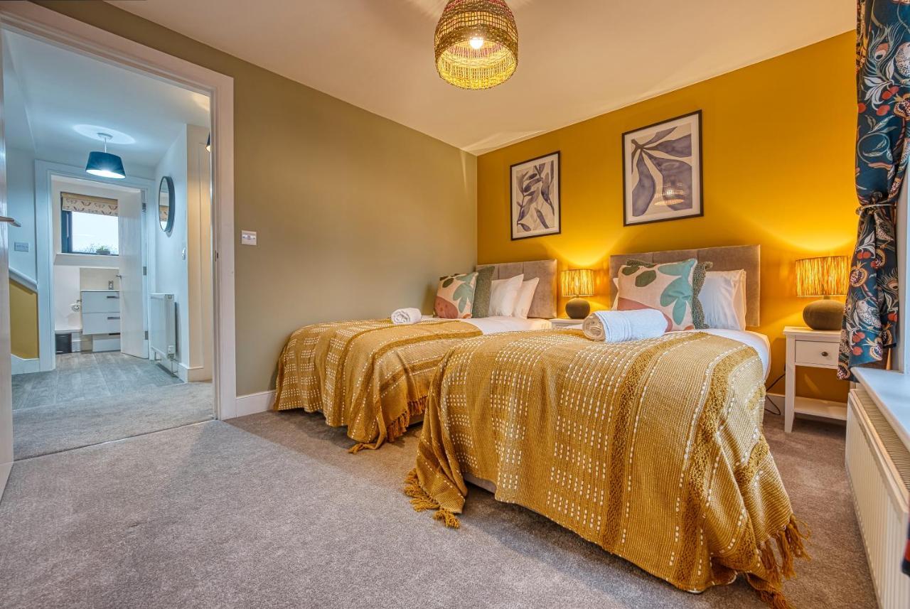 Ashcroft Loft By Timeless Stays - Stunning 3 Bedroom, 2 Bathrooms, Charming Central Apartment Featuring A Balcony Cirencester Exterior foto