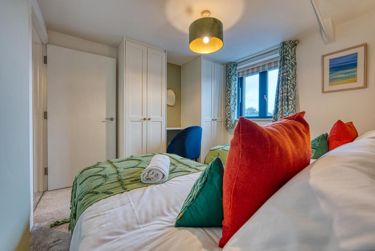 Ashcroft Loft By Timeless Stays - Stunning 3 Bedroom, 2 Bathrooms, Charming Central Apartment Featuring A Balcony Cirencester Exterior foto