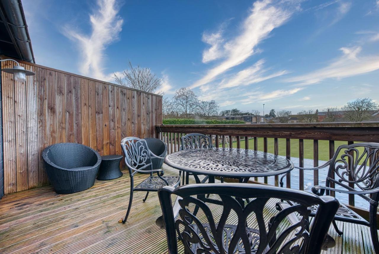 Ashcroft Loft By Timeless Stays - Stunning 3 Bedroom, 2 Bathrooms, Charming Central Apartment Featuring A Balcony Cirencester Exterior foto