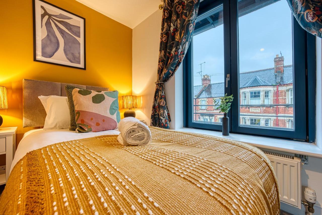 Ashcroft Loft By Timeless Stays - Stunning 3 Bedroom, 2 Bathrooms, Charming Central Apartment Featuring A Balcony Cirencester Exterior foto