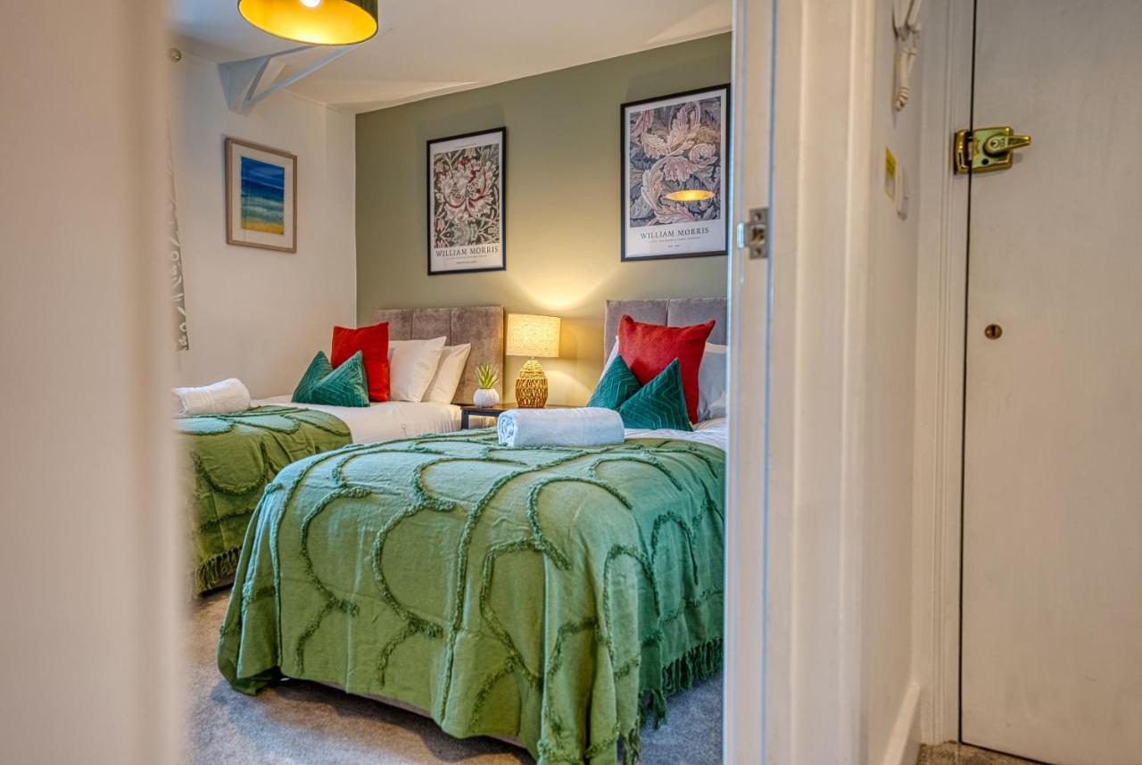 Ashcroft Loft By Timeless Stays - Stunning 3 Bedroom, 2 Bathrooms, Charming Central Apartment Featuring A Balcony Cirencester Exterior foto